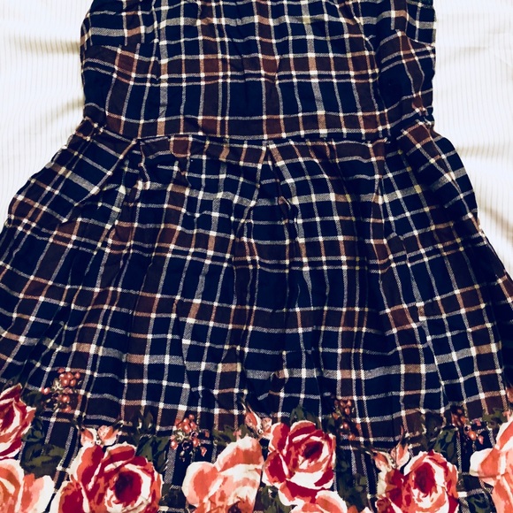 Flannel Dress with Floral and Lace Detailing - Picture 4 of 4